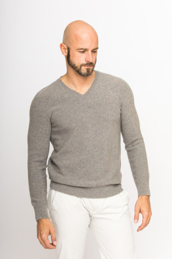 Kaschmir-Pullover mit V-Ausschnitt – Bild 2