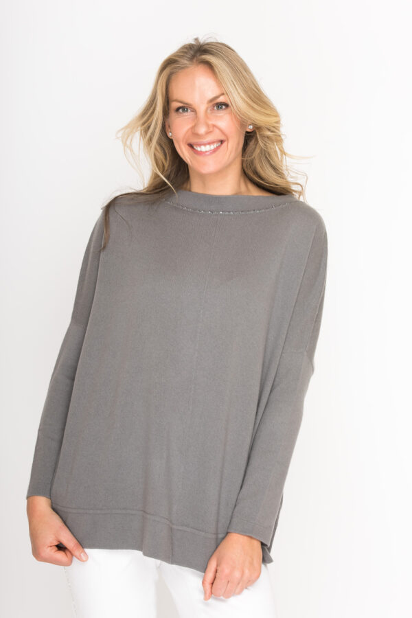 Oversize Pullover mit Knöpfen aus Perlmutt – Bild 3