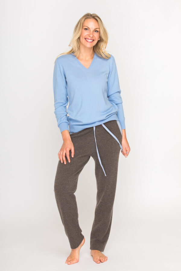 Kaschmir-Pullover mit V-Ausschnitt – Bild 2