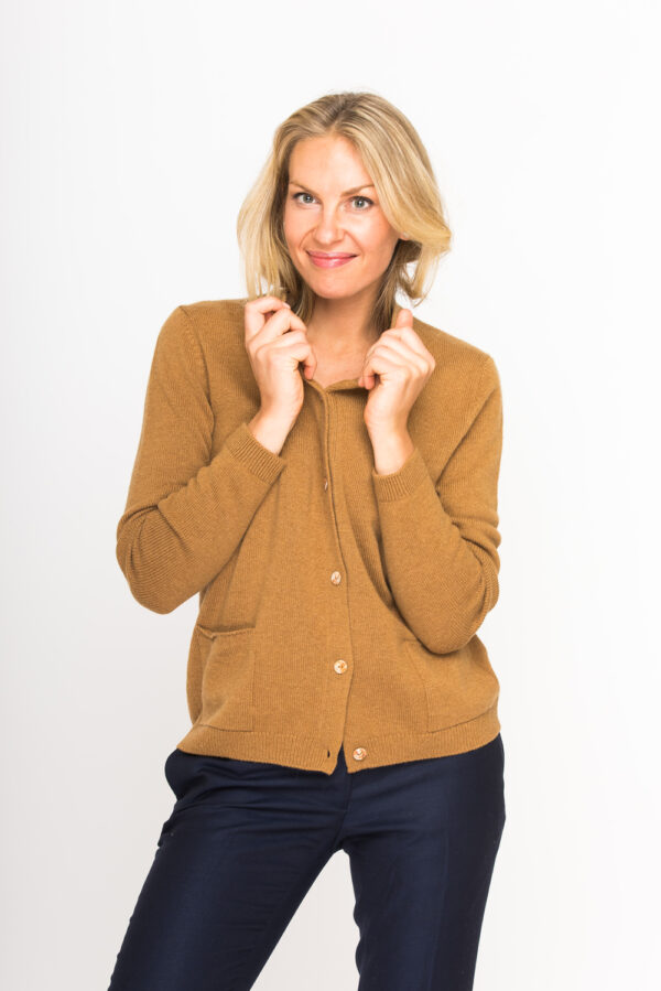 Kaschmir-Cardigan mit Knöpfen und Taschen – Bild 2
