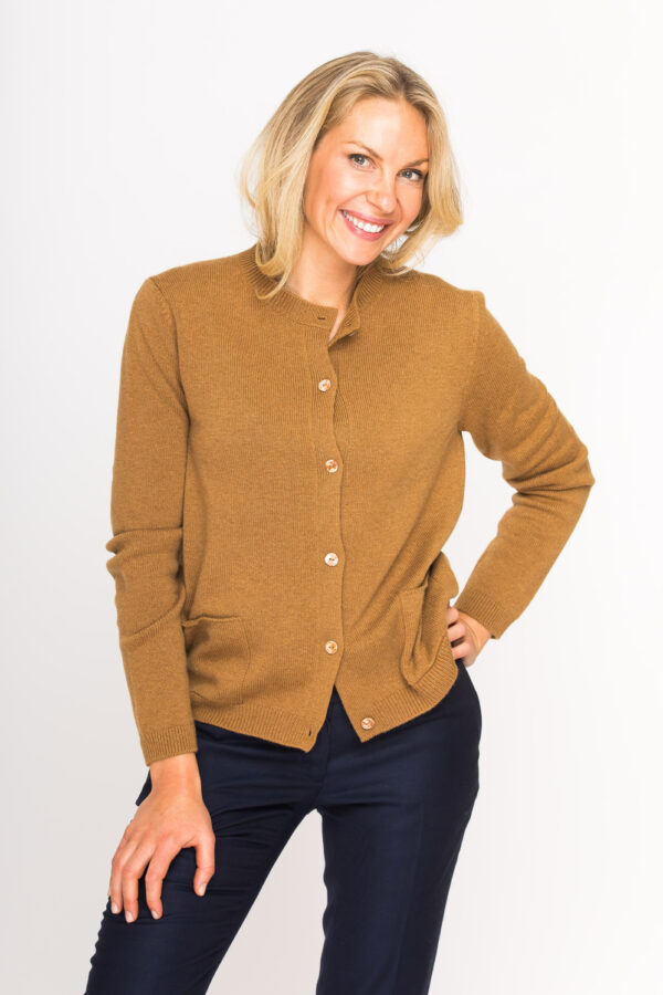 Kaschmir-Cardigan mit Knöpfen und Taschen