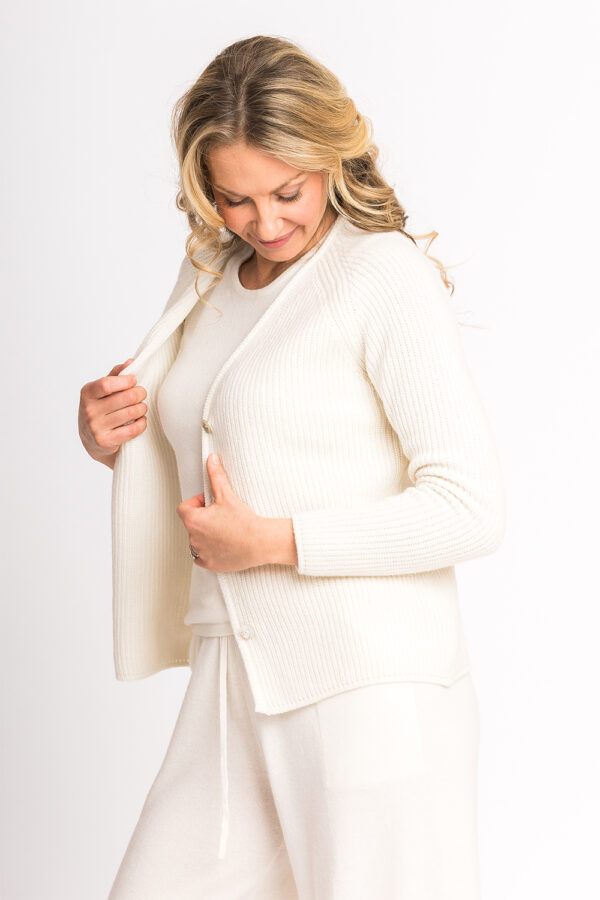 Cardigan in Patentstrick aus Kaschmir – Bild 4