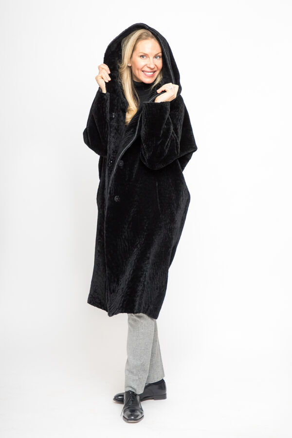 Oversized Teddy-Mantel aus warmen Lammfell – Bild 2
