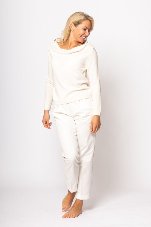 Kaschmir-Pullover mit tiefem Rundhalsausschnitt