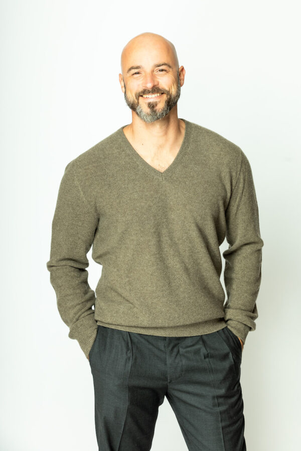 Kaschmir-Pullover mit V-Ausschnitt – Bild 2